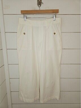 NWOT Any Body medium white pull on cropped pants. Casual! Sailor! Nautical!